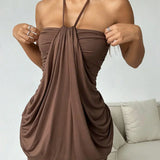 Čokoladna Mini Haljina Svezana Oko Vrata